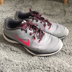 Womens Nike flex TR 5 tennis shoes